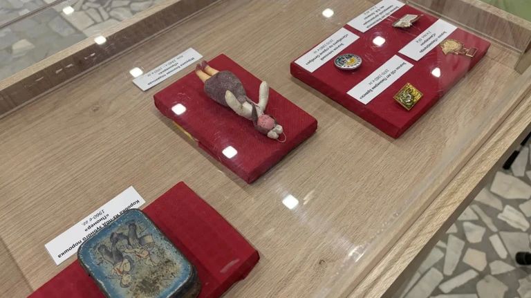 В Брянске школьников научили завязывать пионерские галстуки В Брянске школьников научили завязывать пионерские галстуки