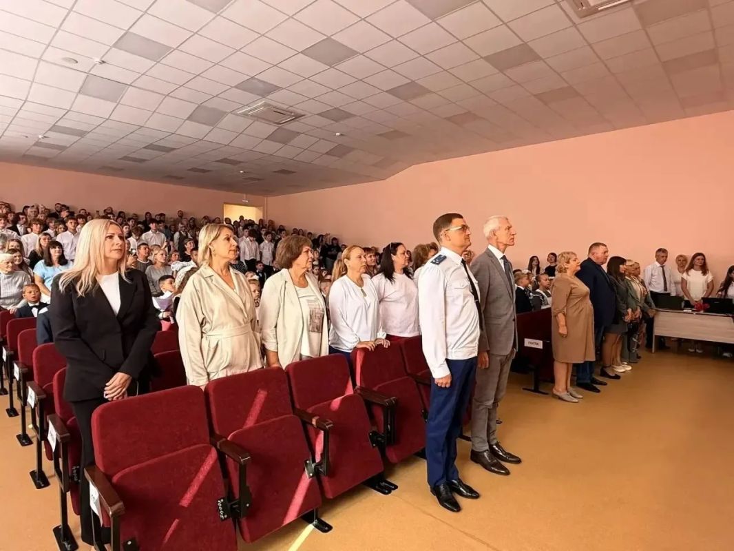 В День знаний сотрудники прокуратуры посетили торжественные линейки в школах Брянской области В День знаний сотрудники прокуратуры посетили торжественные линейки в школах Брянской области