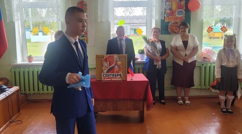 Торжественная линейка, посвященная Дню знаний прошла в Уношевской школе Торжественная линейка, посвященная Дню знаний прошла в Уношевской школе