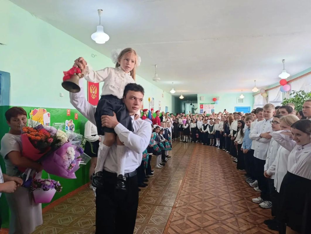 Во всех образовательных организациях Клинцовского района прозвенели Первые звонки Во всех образовательных организациях Клинцовского района прозвенели Первые звонки