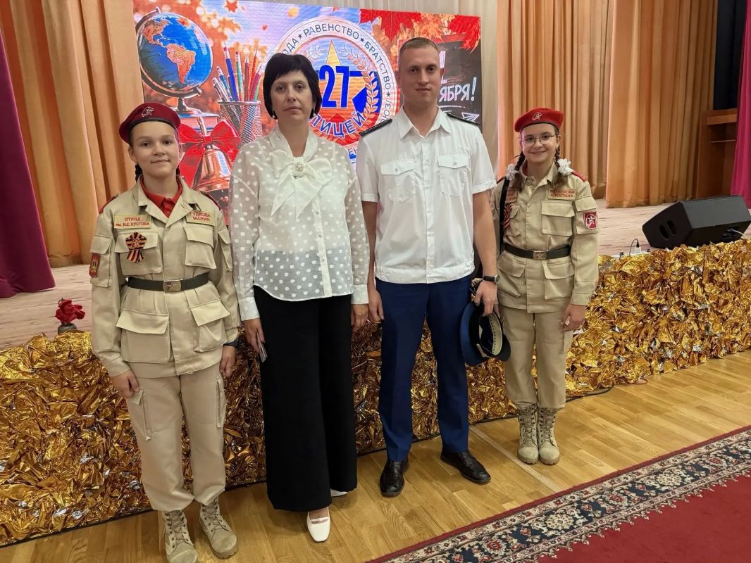 В День знаний сотрудники прокуратуры посетили торжественные линейки в школах Брянской области В День знаний сотрудники прокуратуры посетили торжественные линейки в школах Брянской области