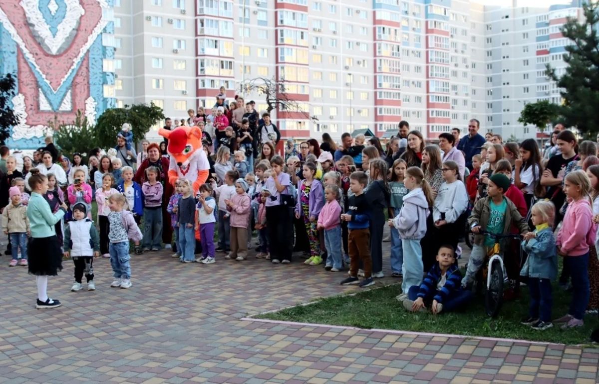 В Советском районе Брянска провели праздник двора В Советском районе Брянска провели праздник двора