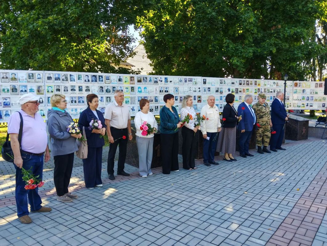 2 сентябряв Погарена мемориалевозле часовнисостоялся митинг, посвященный 81 годовщине окончанияВторой мировой войны 2 сентябряв Погарена мемориалевозле часовнисостоялся митинг, посвященный 81 годовщине окончанияВторой мировой войны