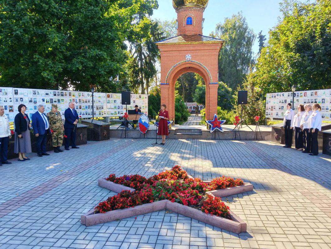 2 сентябряв Погарена мемориалевозле часовнисостоялся митинг, посвященный 81 годовщине окончанияВторой мировой войны 2 сентябряв Погарена мемориалевозле часовнисостоялся митинг, посвященный 81 годовщине окончанияВторой мировой войны