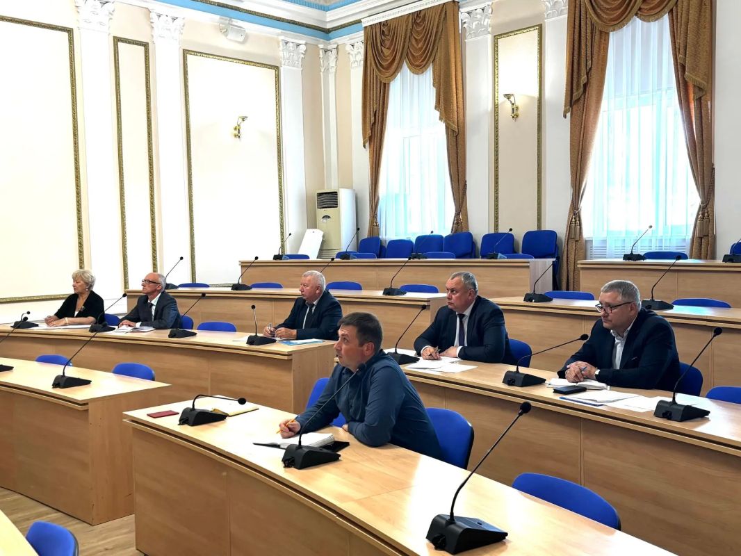 В Правительстве Брянской области в формате видеоконференцсвязи состоялось совещание по вопросам хода уборочной кампании, сева озимых культур под урожай 2027 года и обеспеченности сельхозпредприятий горючесмазочными... В Правительстве Брянской области в формате видеоконференцсвязи состоялось совещание по вопросам хода уборочной кампании, сева озимых культур под урожай 2027 года и обеспеченности сельхозпредприятий горючесмазочными...