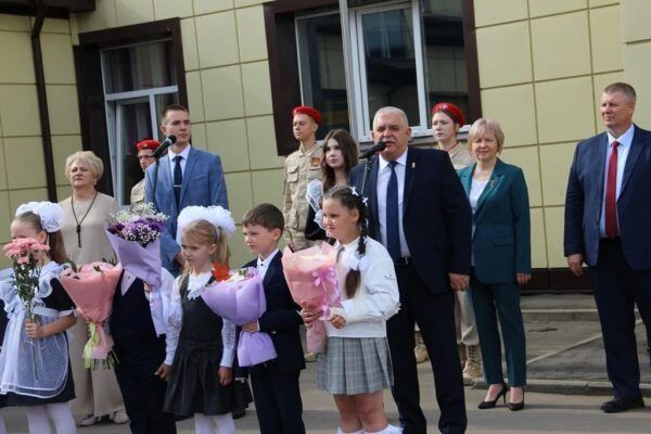 1 сентября 2026 года, во всех школах Красногорского района Брянской области прошли торжества, посвящённые началу нового учебного года 1 сентября 2026 года, во всех школах Красногорского района Брянской области прошли торжества, посвящённые началу нового учебного года