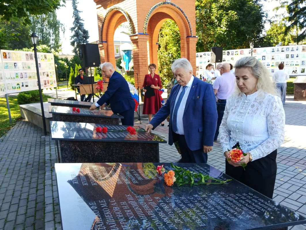 2 сентябряв Погарена мемориалевозле часовнисостоялся митинг, посвященный 81 годовщине окончанияВторой мировой войны 2 сентябряв Погарена мемориалевозле часовнисостоялся митинг, посвященный 81 годовщине окончанияВторой мировой войны