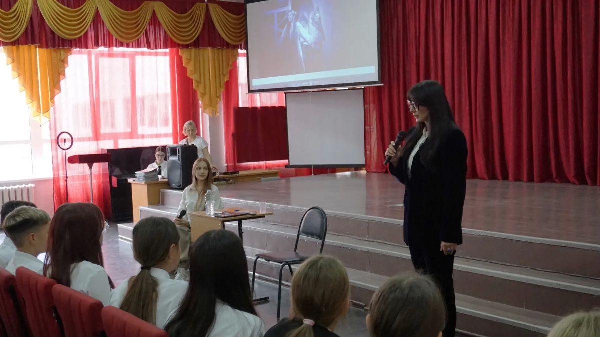 Театр кукол в Брянске представил школьникам "Шахтёрскую дочь"