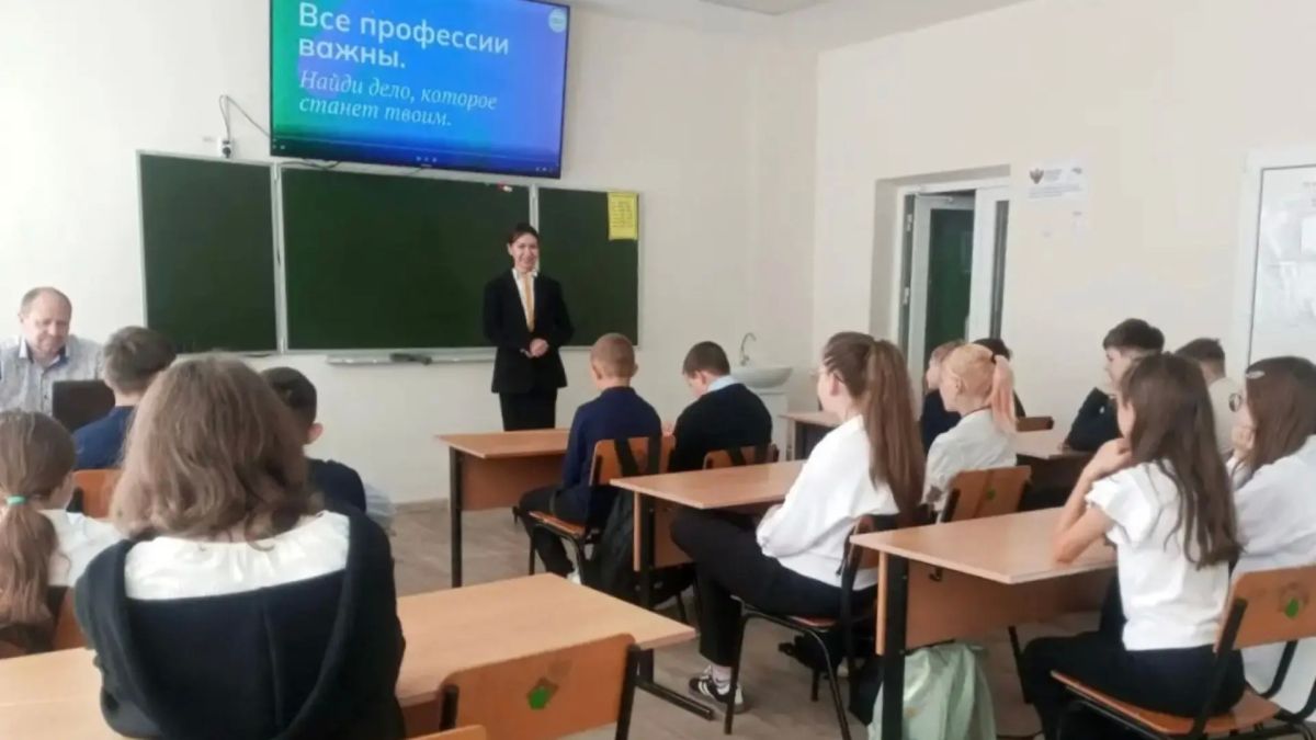 Школьникам Брянщины показали местные горизонты: в регионе стартовал курс по профориентации
