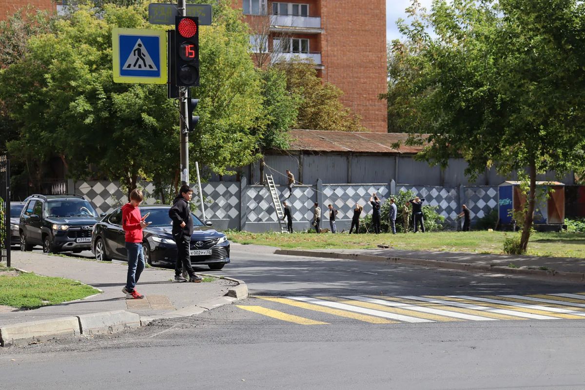 Дорожники готовят город к празднику Дорожники готовят город к празднику