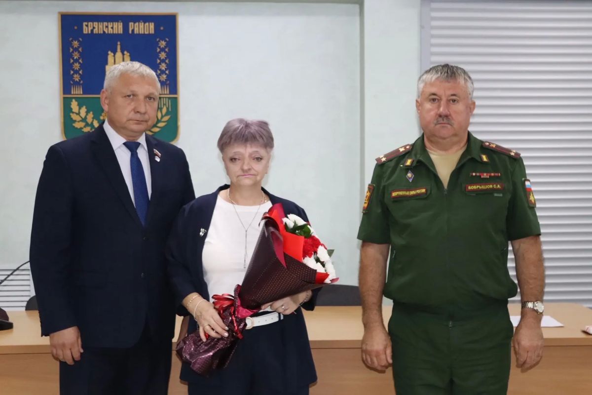 В Брянском районе вручили Ордена Мужества родным героев СВО В Брянском районе вручили Ордена Мужества родным героев СВО
