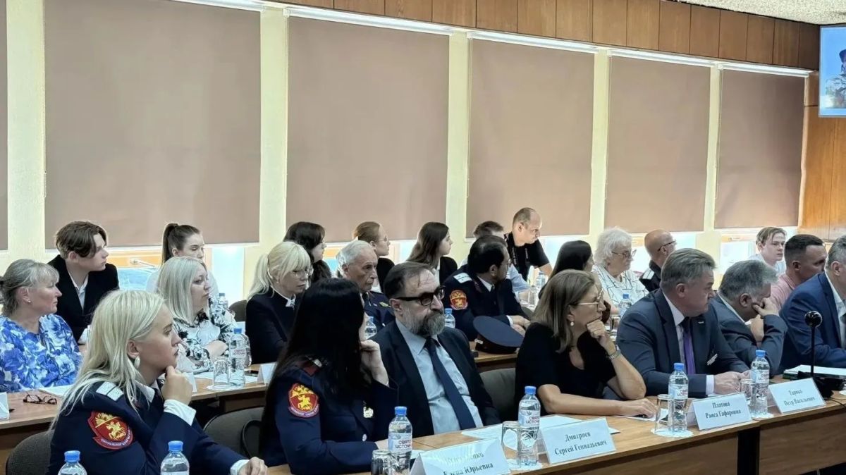 В Брянске состоялся круглый стол Общественной палаты Брянской области, на котором обсудили подвиги российских казаков и роль Брянского казачества в становлении российской государственности В Брянске состоялся круглый стол Общественной палаты Брянской области, на котором обсудили подвиги российских казаков и роль Брянского казачества в становлении российской государственности