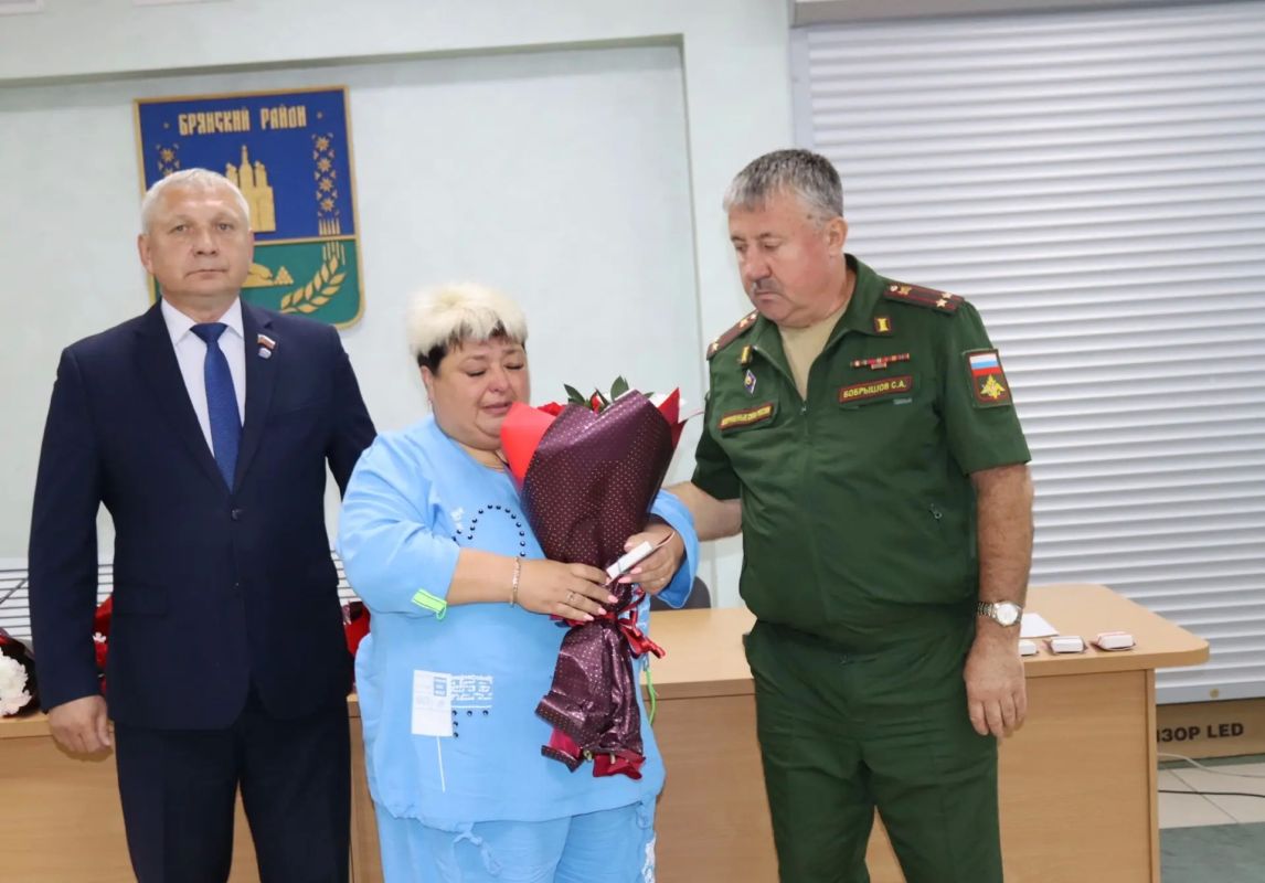 В Брянском районе вручили Ордена Мужества родным героев СВО В Брянском районе вручили Ордена Мужества родным героев СВО