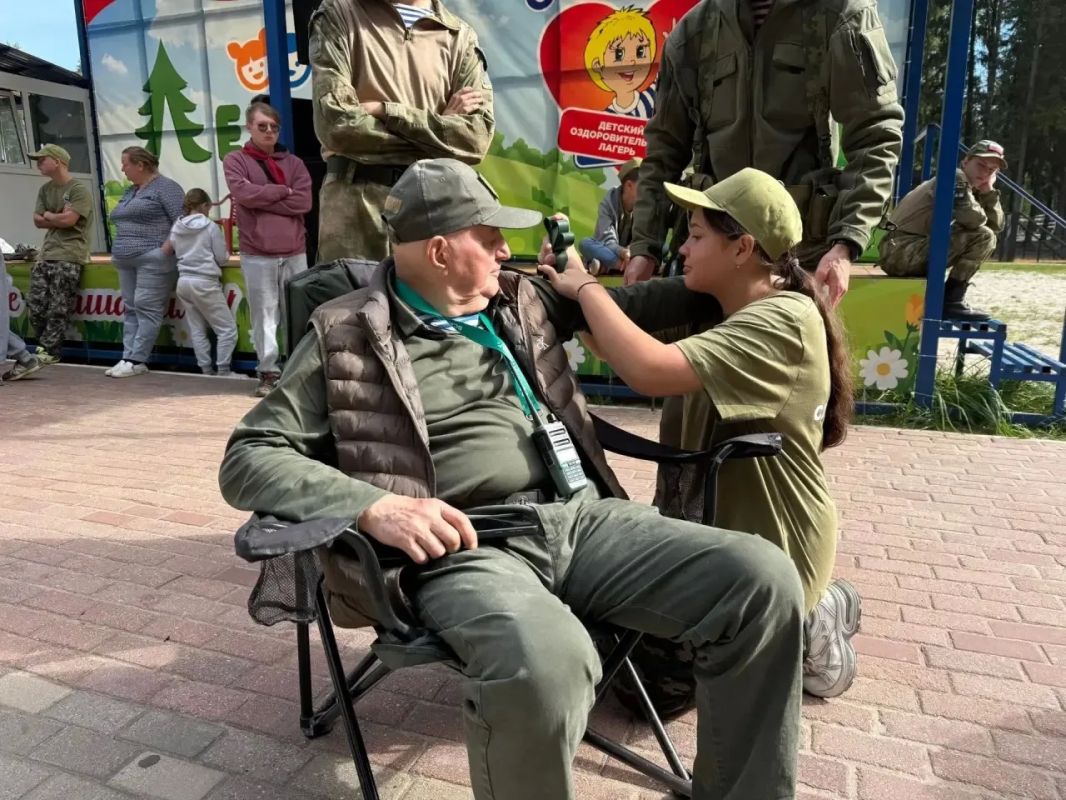 Руководитель военно-спортивного клуба «ПАТРИОТ», член Общественной палаты Брянской области Сергей Сизов принял участие в открытии первой профильной смены «Юный следователь» в детском оздоровительном лагере «Лесной» Руководитель военно-спортивного клуба «ПАТРИОТ», член Общественной палаты Брянской области Сергей Сизов принял участие в открытии первой профильной смены «Юный следователь» в детском оздоровительном лагере «Лесной»