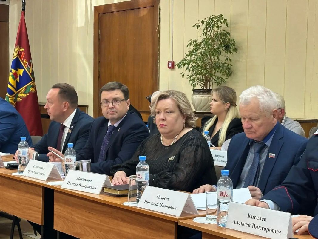 Подвиги казаков - героев СВО и роль Брянского казачества в становлении российской государственности стали главной темой круглого стола, который состоялся в Брянске 4 сентября Подвиги казаков - героев СВО и роль Брянского казачества в становлении российской государственности стали главной темой круглого стола, который состоялся в Брянске 4 сентября