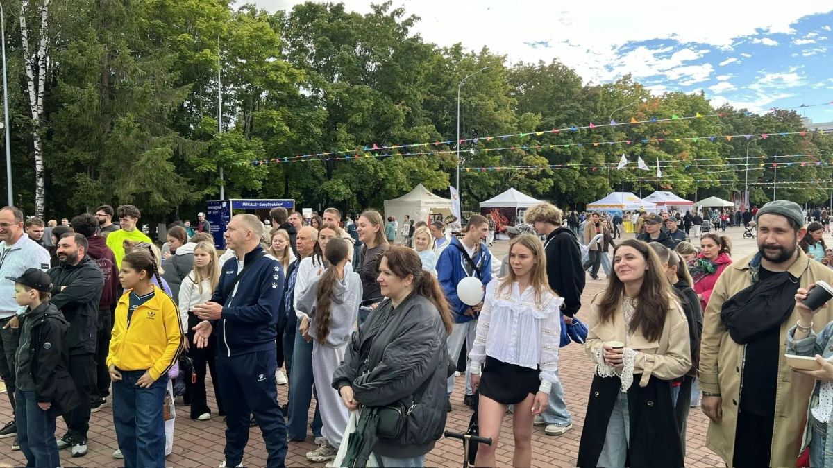 Брянцы утроили битву по чистке картошки на гастрофестивале Брянцы утроили битву по чистке картошки на гастрофестивале