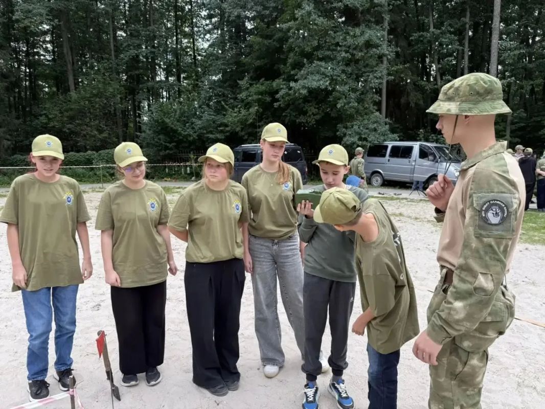 Руководитель военно-спортивного клуба «ПАТРИОТ», член Общественной палаты Брянской области Сергей Сизов принял участие в открытии первой профильной смены «Юный следователь» в детском оздоровительном лагере «Лесной» Руководитель военно-спортивного клуба «ПАТРИОТ», член Общественной палаты Брянской области Сергей Сизов принял участие в открытии первой профильной смены «Юный следователь» в детском оздоровительном лагере «Лесной»