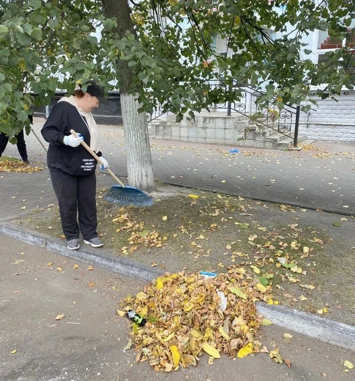 Сегодня Новозыбковский городской округ вышел на общеобластной субботник, инициатором которого выступил врио Губернатора Брянской области Егор Ковальчук Сегодня Новозыбковский городской округ вышел на общеобластной субботник, инициатором которого выступил врио Губернатора Брянской области Егор Ковальчук