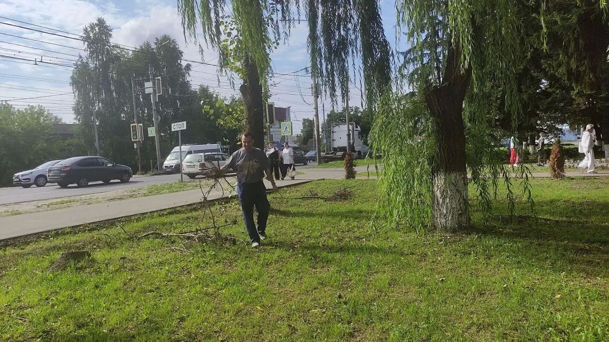 В преддверии празднования 83-й годовщины освобождения Брянщины от немецко-фашистских захватчиков, сегодня, 5 сентября работники управления по охране и сохранению историко-культурного наследия Брянской области и Брянского... В преддверии празднования 83-й годовщины освобождения Брянщины от немецко-фашистских захватчиков, сегодня, 5 сентября работники управления по охране и сохранению историко-культурного наследия Брянской области и Брянского...