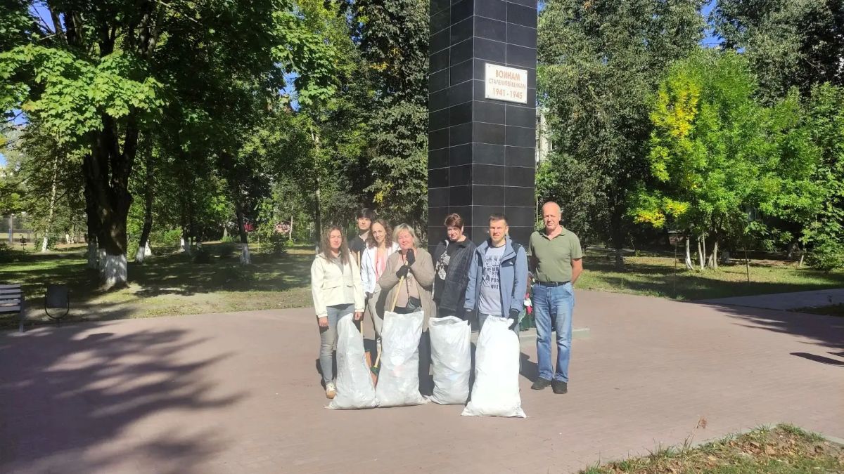 В преддверии празднования 83-й годовщины освобождения Брянщины от немецко-фашистских захватчиков, сегодня, 5 сентября работники управления по охране и сохранению историко-культурного наследия Брянской области и Брянского... В преддверии празднования 83-й годовщины освобождения Брянщины от немецко-фашистских захватчиков, сегодня, 5 сентября работники управления по охране и сохранению историко-культурного наследия Брянской области и Брянского...