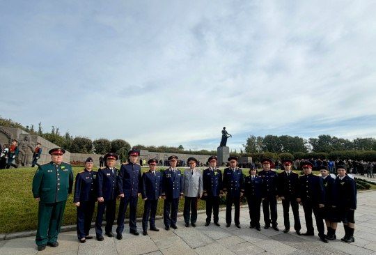 Сотрудники СК России и кадеты почтили память погибших в период блокады Ленинграда Сотрудники СК России и кадеты почтили память погибших в период блокады Ленинграда