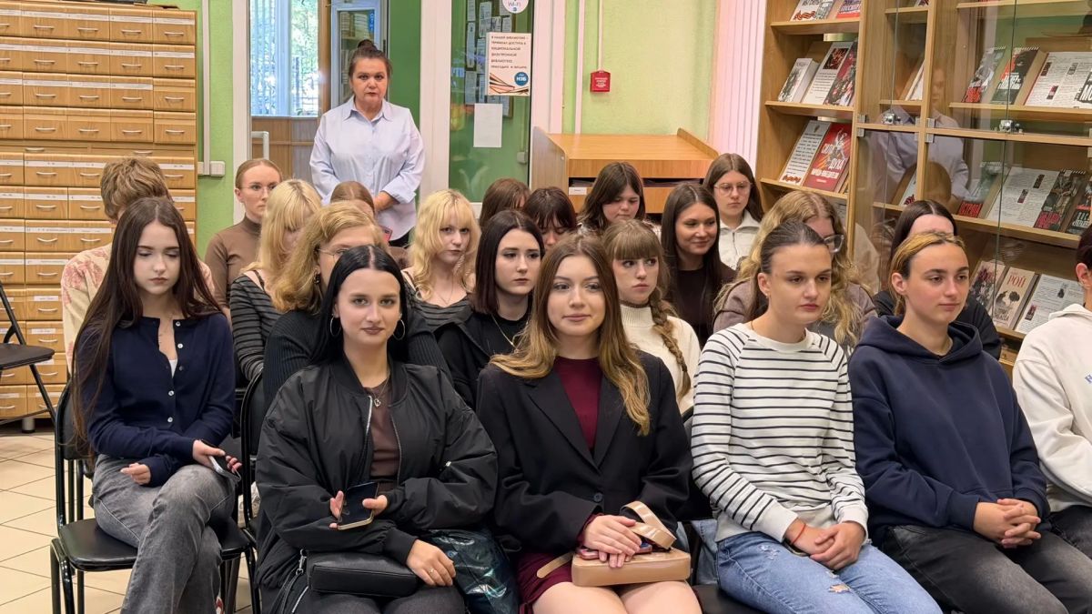 Центральная городская библиотека им. П. Л. Проскурина провела для студентов медицинского колледжа мероприятие «Обыкновенный фашизм», посвящённое памяти жертв фашизма Центральная городская библиотека им. П. Л. Проскурина провела для студентов медицинского колледжа мероприятие «Обыкновенный фашизм», посвящённое памяти жертв фашизма