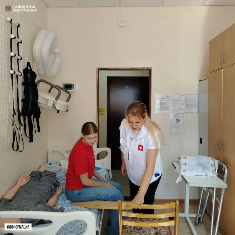 Волонтеры-медики провели мастер-класс по уходу за тяжелобольными пациентами Волонтеры-медики провели мастер-класс по уходу за тяжелобольными пациентами