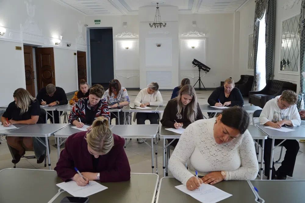 Сотрудники Центра «Народное творчество» стали участниками Всероссийского диктанта «Россия – дом народов» Сотрудники Центра «Народное творчество» стали участниками Всероссийского диктанта «Россия – дом народов»