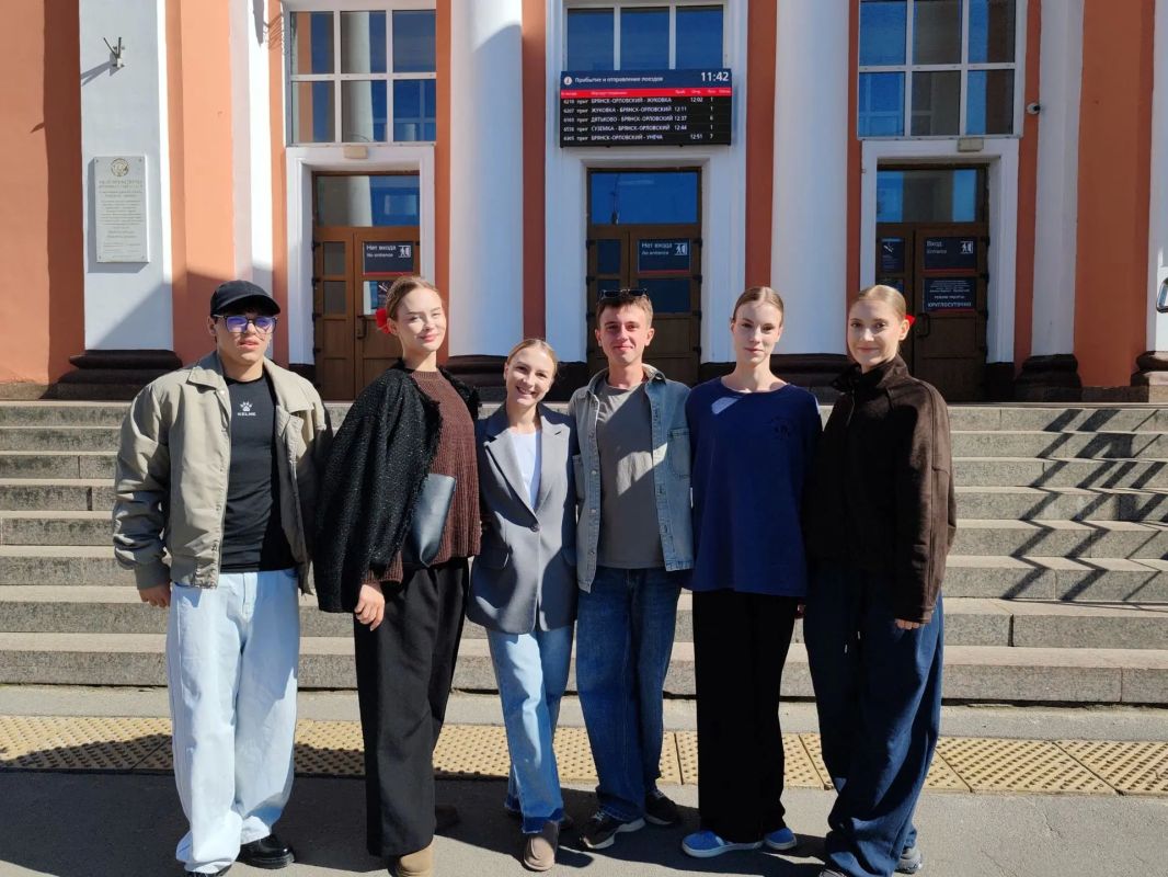 Студенты Брянского областного колледжа искусств принимают участие в Международном фестивале молодёжи в Екатеринбурге Студенты Брянского областного колледжа искусств принимают участие в Международном фестивале молодёжи в Екатеринбурге
