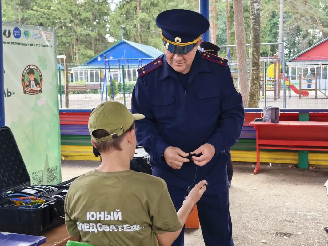В детском оздоровительном комплексе «Лесной» города Брянска юные следователи познакомились с тайнами криминалистики В детском оздоровительном комплексе «Лесной» города Брянска юные следователи познакомились с тайнами криминалистики