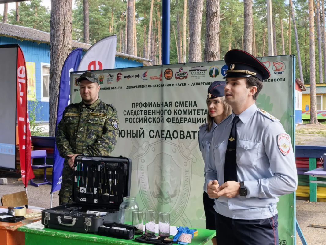 В детском оздоровительном комплексе «Лесной» города Брянска юные следователи познакомились с тайнами криминалистики В детском оздоровительном комплексе «Лесной» города Брянска юные следователи познакомились с тайнами криминалистики