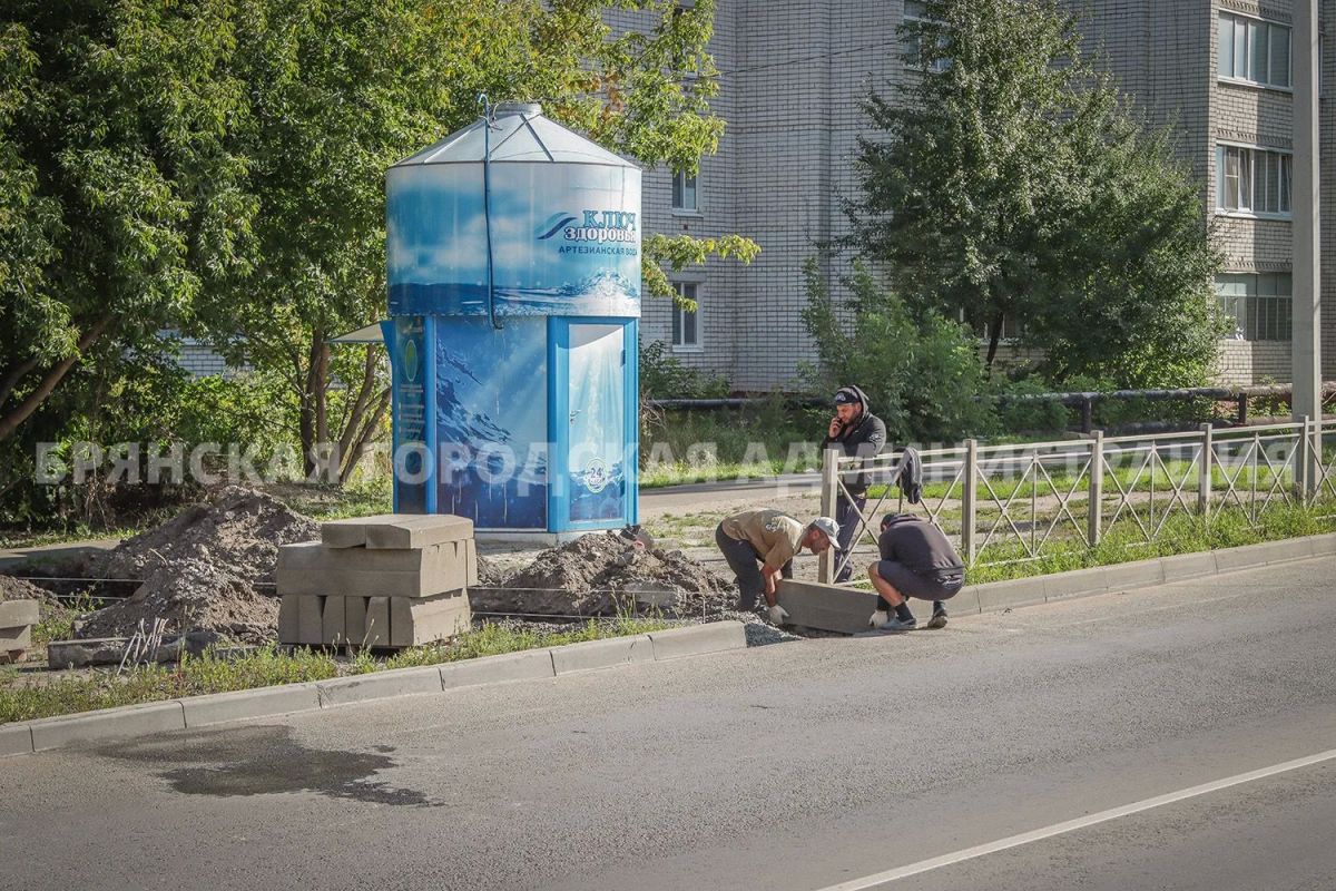 На улице Спартаковской делают ливневые водоотводы На улице Спартаковской делают ливневые водоотводы