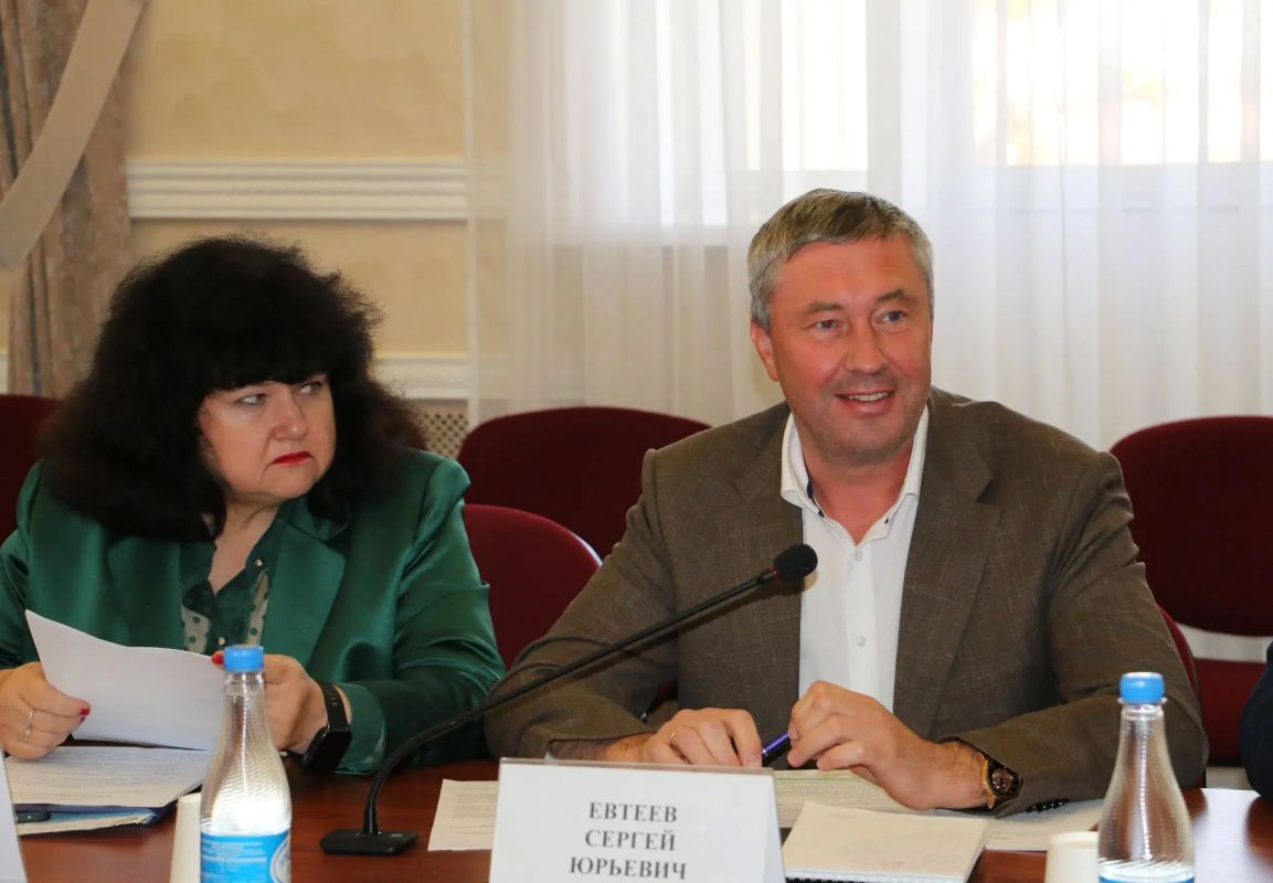 Комитет областной Думы по ЖКХ, дорожному строительству, транспорту и ТЭК на своем заседании рассмотрел ход реализации регионального проекта «Формирование комфортной городской среды» национального проекта «Инфраструктура для... Комитет областной Думы по ЖКХ, дорожному строительству, транспорту и ТЭК на своем заседании рассмотрел ход реализации регионального проекта «Формирование комфортной городской среды» национального проекта «Инфраструктура для...