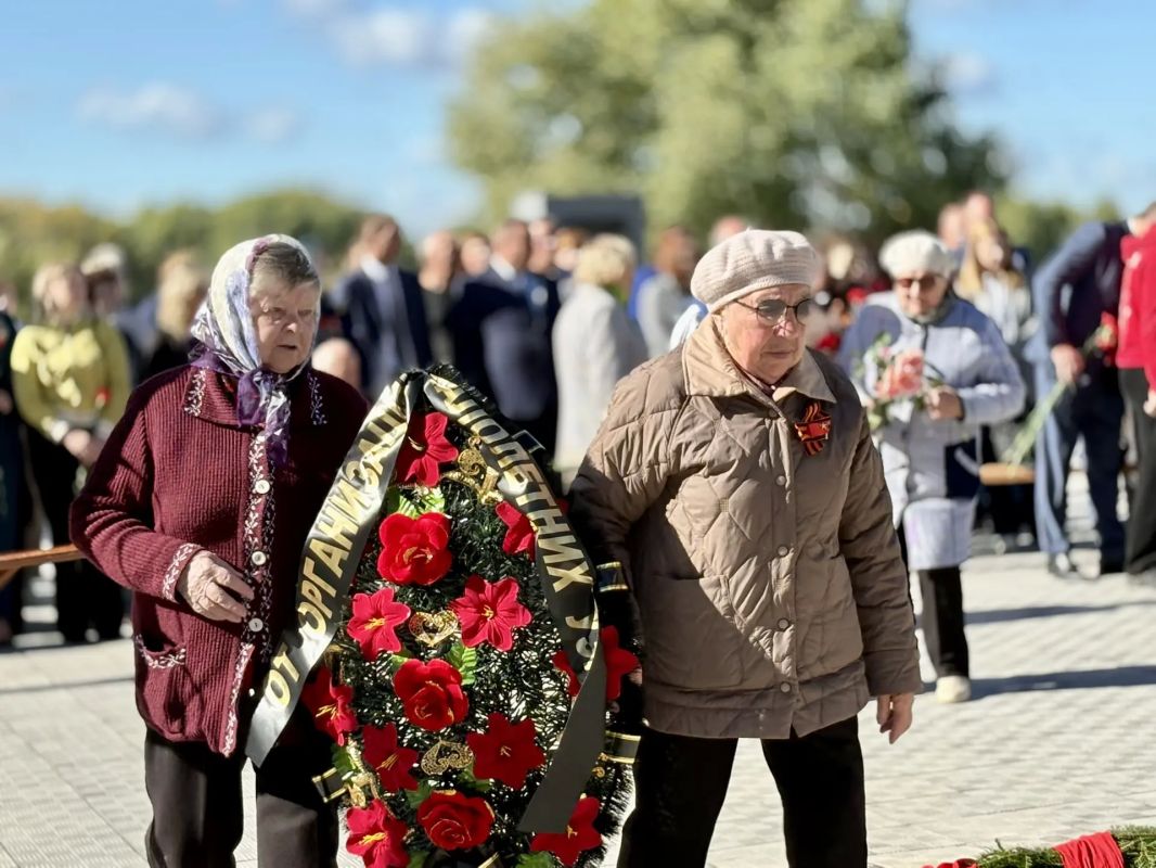 Сегодня в нашем городе прошёл торжественный митинг, посвящённый Дню освобождения Брянской области и города Фокино от немецкофашистских захватчиков Сегодня в нашем городе прошёл торжественный митинг, посвящённый Дню освобождения Брянской области и города Фокино от немецкофашистских захватчиков