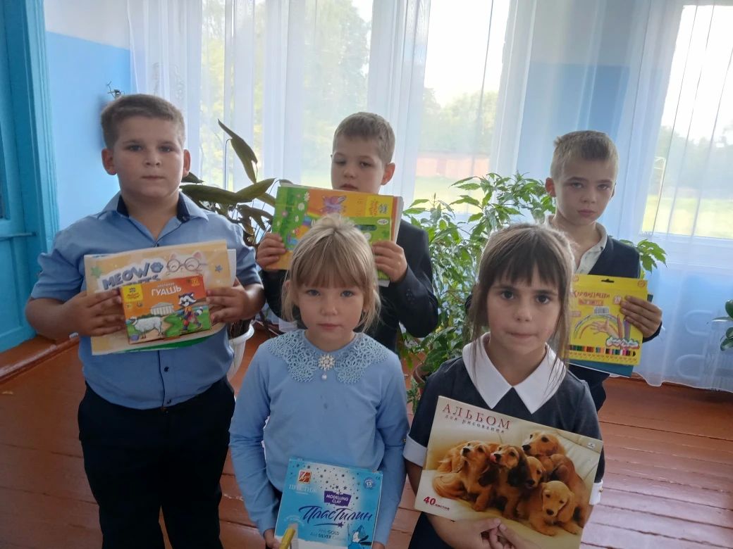 Взрослые и дети нашего района принимают активное участие в областной благотворительной акции «Семья-семье», которая продлится до 15 сентября Взрослые и дети нашего района принимают активное участие в областной благотворительной акции «Семья-семье», которая продлится до 15 сентября