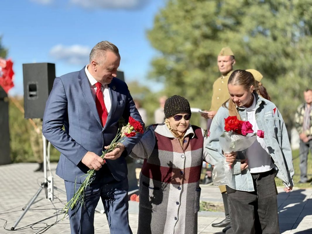 Сегодня в нашем городе прошёл торжественный митинг, посвящённый Дню освобождения Брянской области и города Фокино от немецкофашистских захватчиков Сегодня в нашем городе прошёл торжественный митинг, посвящённый Дню освобождения Брянской области и города Фокино от немецкофашистских захватчиков