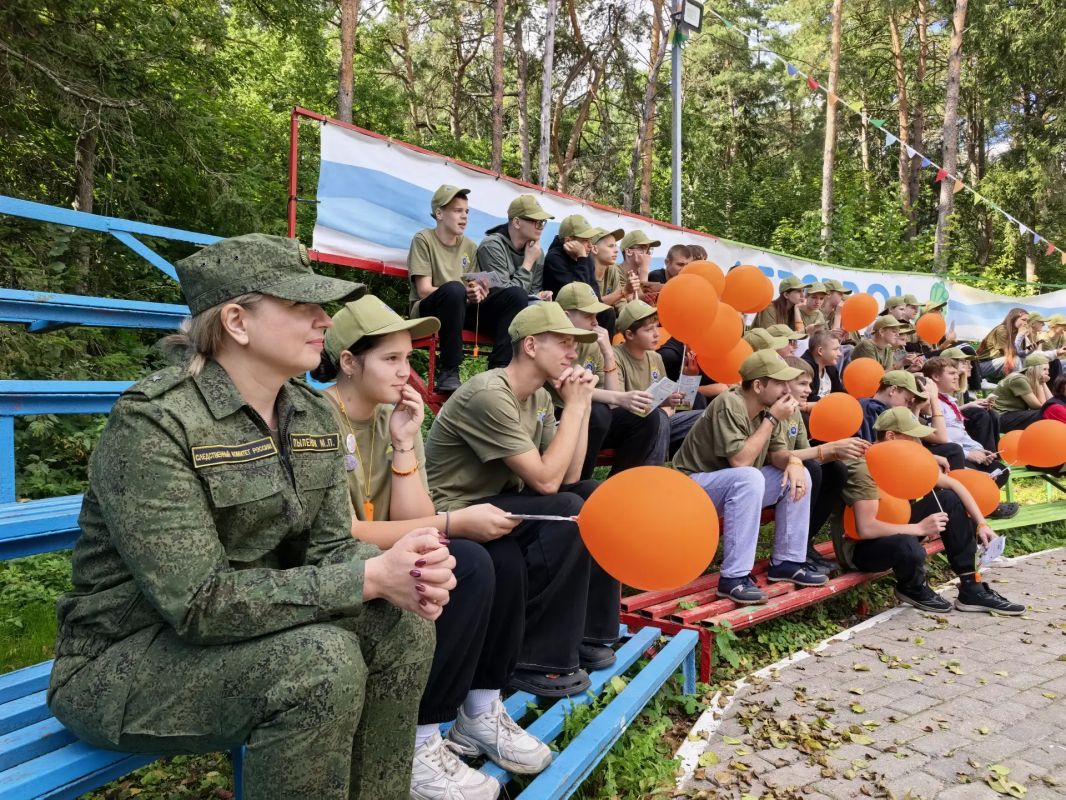 В детском оздоровительном комплексе «Лесной» юные следователи в рамках профильной смены Следственного комитета России встретились с росгвардейцами и таможенниками В детском оздоровительном комплексе «Лесной» юные следователи в рамках профильной смены Следственного комитета России встретились с росгвардейцами и таможенниками