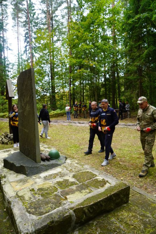 Егор Ковальчук: Мотопробег по местам воинской славы Брянского района в преддверии 83-годовщины со дня освобождения Брянской области от немецко-фашистских захватчиков — дань памяти всем тем, кто ценой своей жизни подарил нам... Егор Ковальчук: Мотопробег по местам воинской славы Брянского района в преддверии 83-годовщины со дня освобождения Брянской области от немецко-фашистских захватчиков — дань памяти всем тем, кто ценой своей жизни подарил нам...
