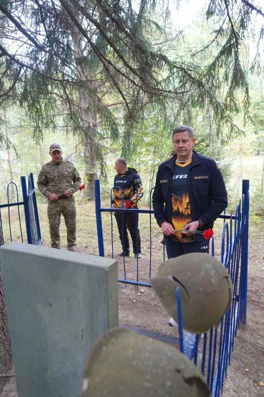 Егор Ковальчук: Мотопробег по местам воинской славы Брянского района в преддверии 83-годовщины со дня освобождения Брянской области от немецко-фашистских захватчиков — дань памяти всем тем, кто ценой своей жизни подарил нам... Егор Ковальчук: Мотопробег по местам воинской славы Брянского района в преддверии 83-годовщины со дня освобождения Брянской области от немецко-фашистских захватчиков — дань памяти всем тем, кто ценой своей жизни подарил нам...