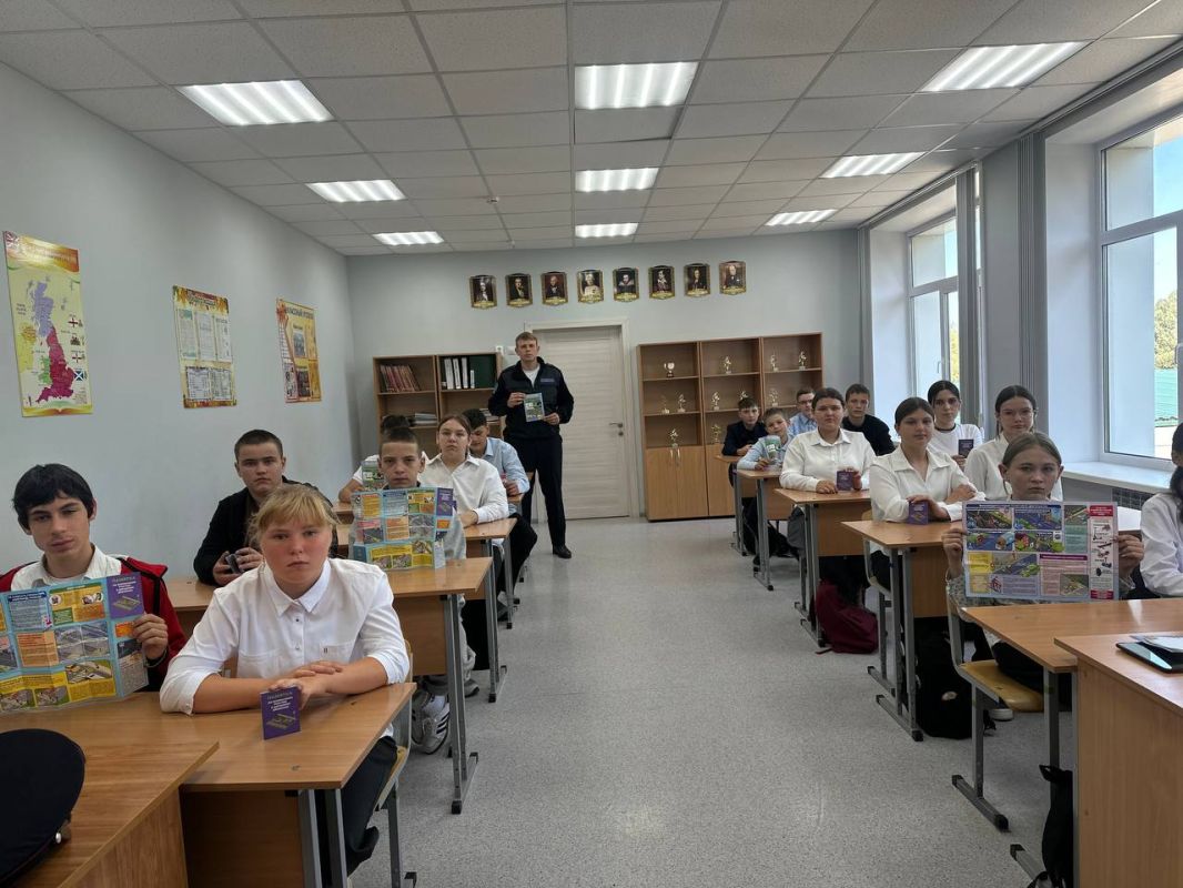 Стародубские автоинспекторы напомнили школьникам о правилах безопасного поведения на дороге Стародубские автоинспекторы напомнили школьникам о правилах безопасного поведения на дороге