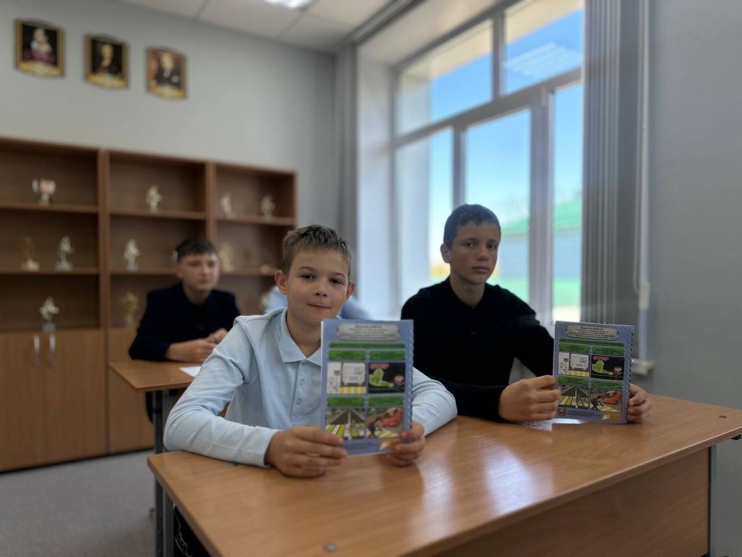 Стародубские автоинспекторы напомнили школьникам о правилах безопасного поведения на дороге Стародубские автоинспекторы напомнили школьникам о правилах безопасного поведения на дороге