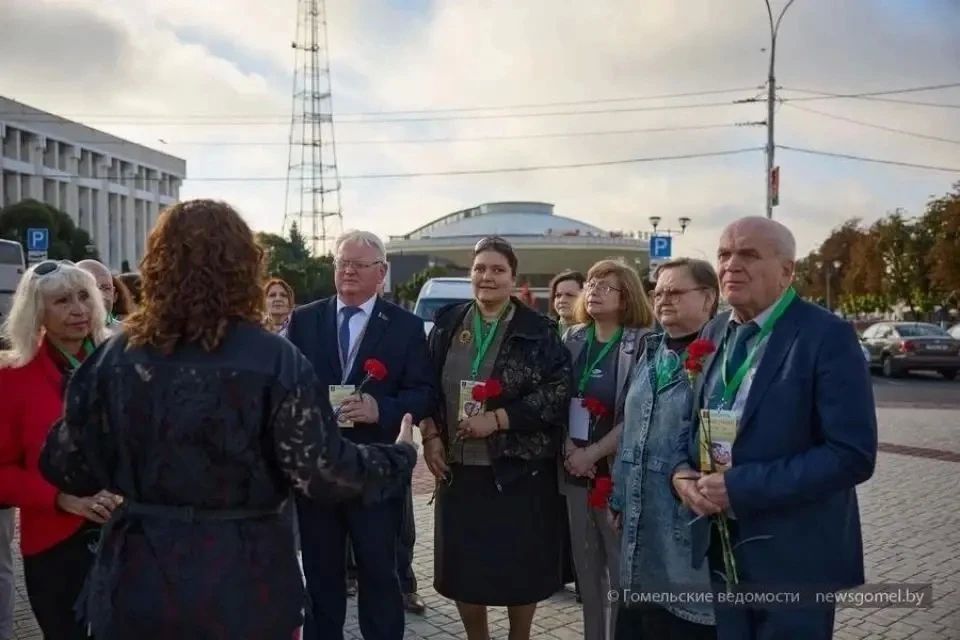 Делегация от Брянской области во главе с Председателем Брянского регионального отделения Союза писателей России, кандидатом филологических наук Ириной Валентиновной Пенюковой приняла участие в XXI Международном... Делегация от Брянской области во главе с Председателем Брянского регионального отделения Союза писателей России, кандидатом филологических наук Ириной Валентиновной Пенюковой приняла участие в XXI Международном...