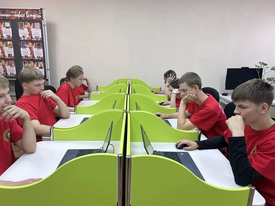 Брянские кадеты покоряют новые высоты на смене «Служить России» в ВДЦ «Океан» Брянские кадеты покоряют новые высоты на смене «Служить России» в ВДЦ «Океан»