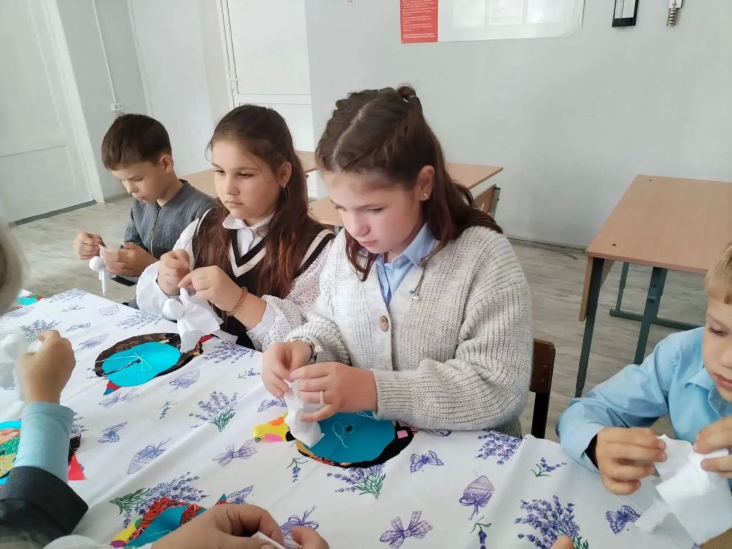 15 сентября в Пятовской СОШ состоялся мастер-класс «Народная тряпичная кукла-вертушка — казачий оберег» 15 сентября в Пятовской СОШ состоялся мастер-класс «Народная тряпичная кукла-вертушка — казачий оберег»