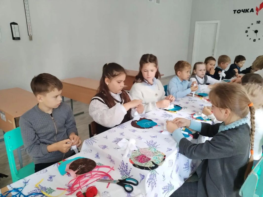 15 сентября в Пятовской СОШ состоялся мастер-класс «Народная тряпичная кукла-вертушка — казачий оберег» 15 сентября в Пятовской СОШ состоялся мастер-класс «Народная тряпичная кукла-вертушка — казачий оберег»