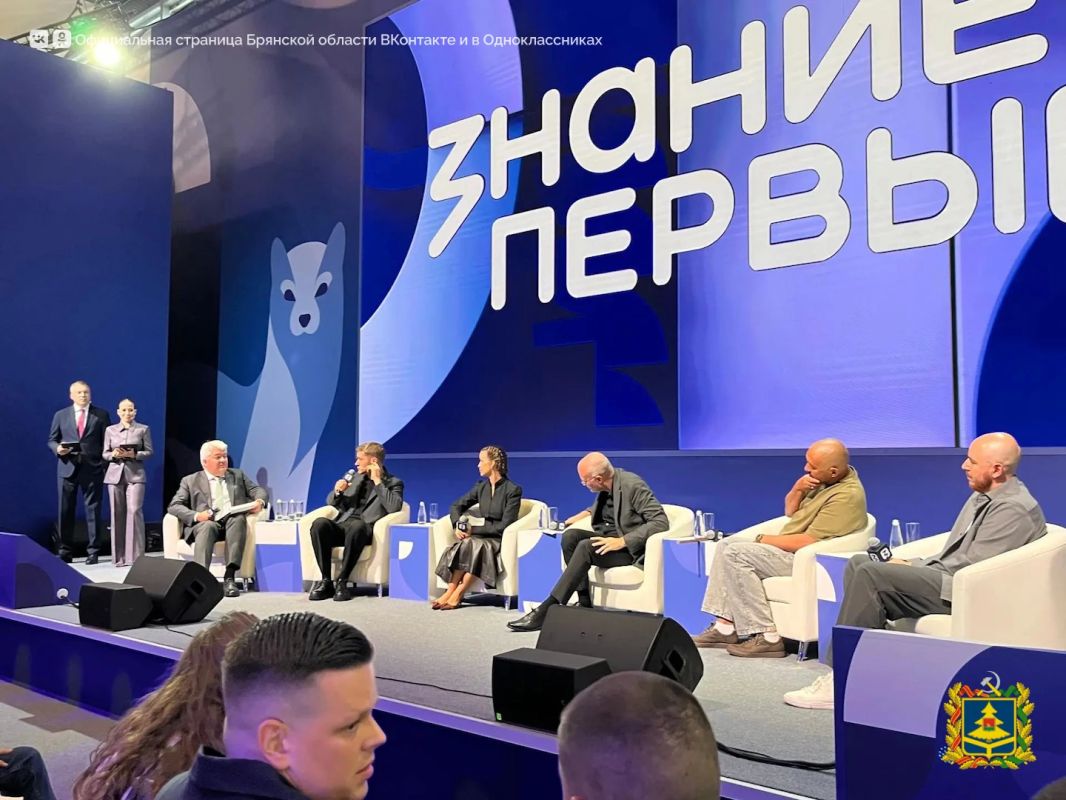 В Екатеринбурге проходит Международный фестиваль молодежи, в котором принимает участие делегация из Брянской области В Екатеринбурге проходит Международный фестиваль молодежи, в котором принимает участие делегация из Брянской области