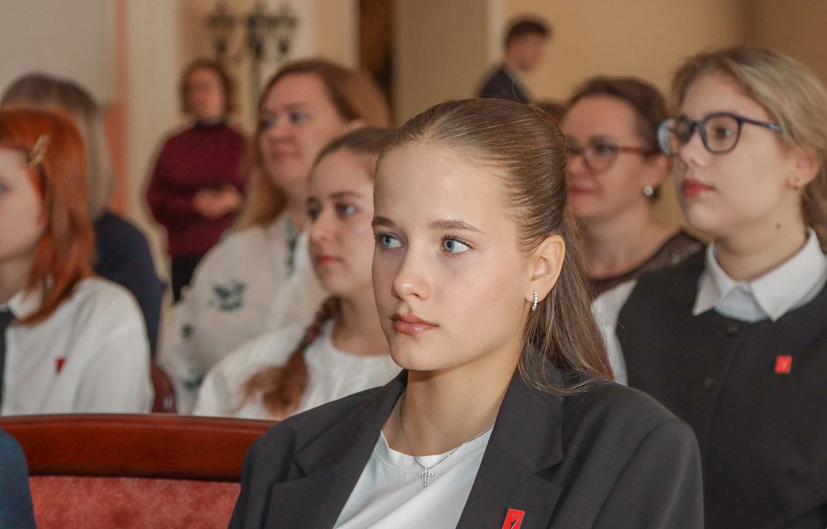 16 ребят получили паспорта накануне Дня города 16 ребят получили паспорта накануне Дня города