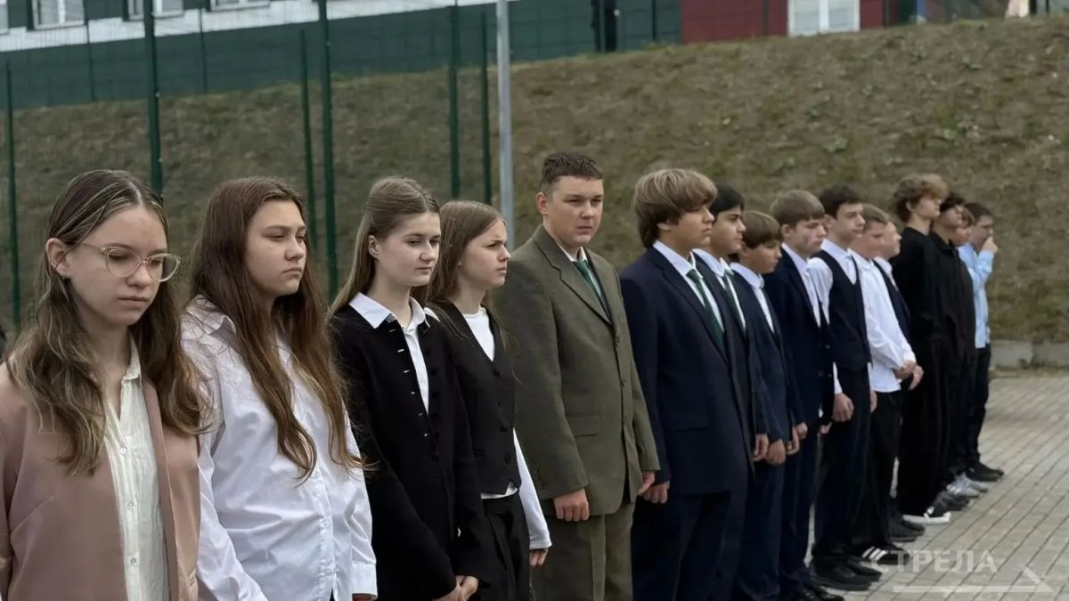 В Брянске на территории школы №72 три года назад была открыта Аллея Героев, погибших в ходе спецоперации В Брянске на территории школы №72 три года назад была открыта Аллея Героев, погибших в ходе спецоперации