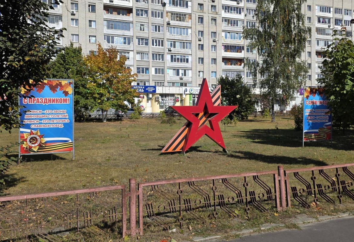 Володарский район украшен ко Дню города с душой Володарский район украшен ко Дню города с душой