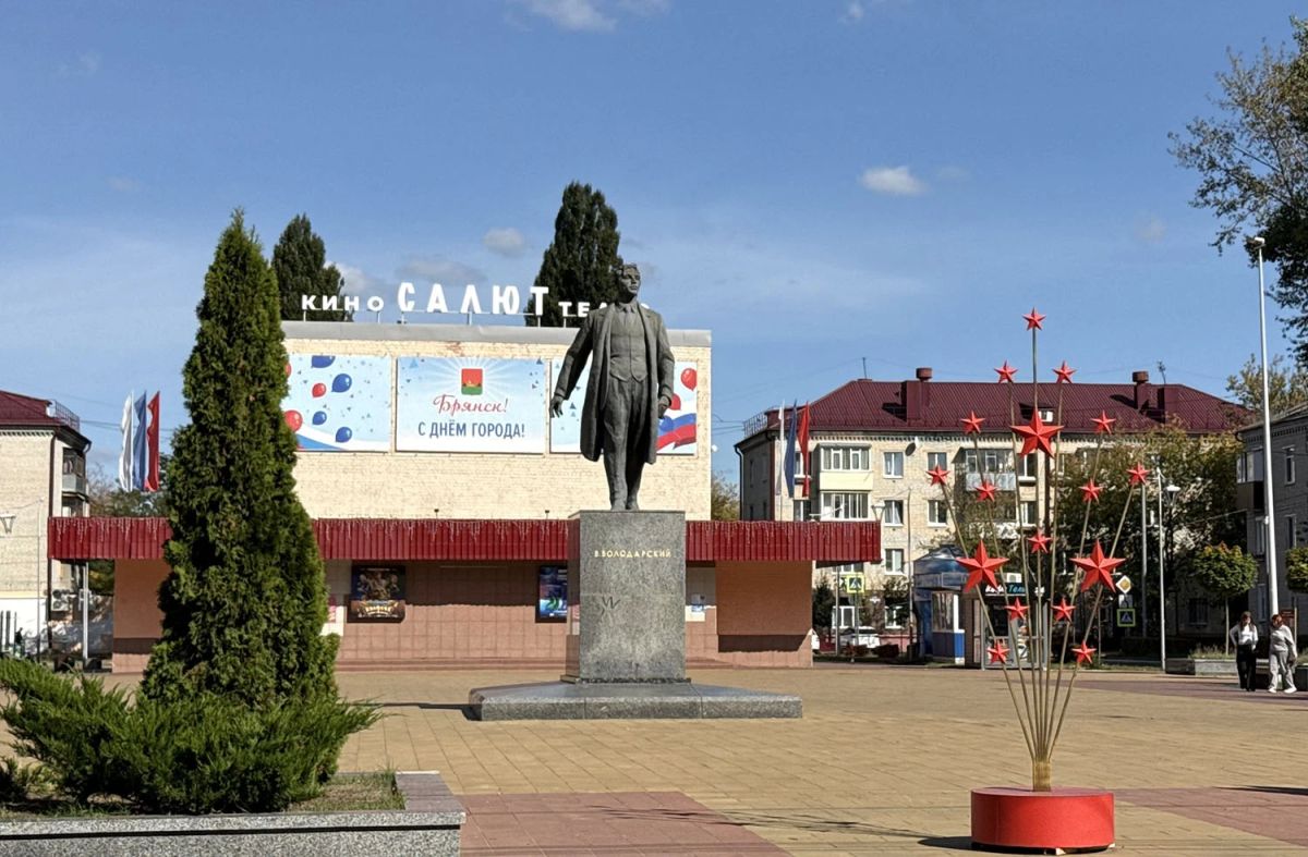 Володарский район украшен ко Дню города с душой Володарский район украшен ко Дню города с душой